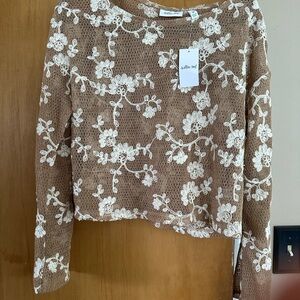 NWT Willow and Root top